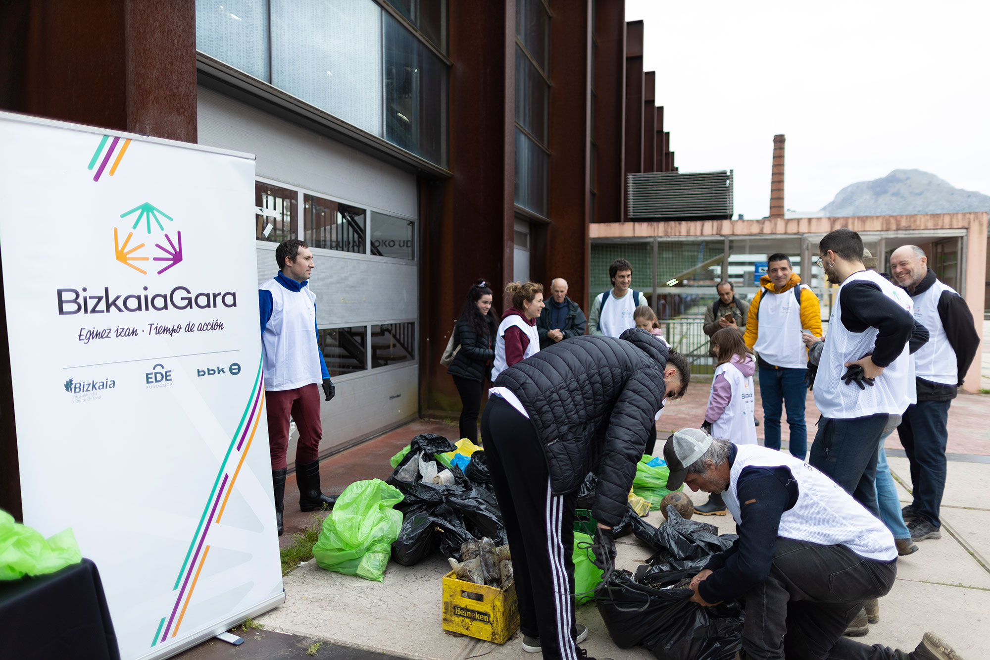 Activación Medioambiental: Experiencia limpieza del río Mañaria (Durango)