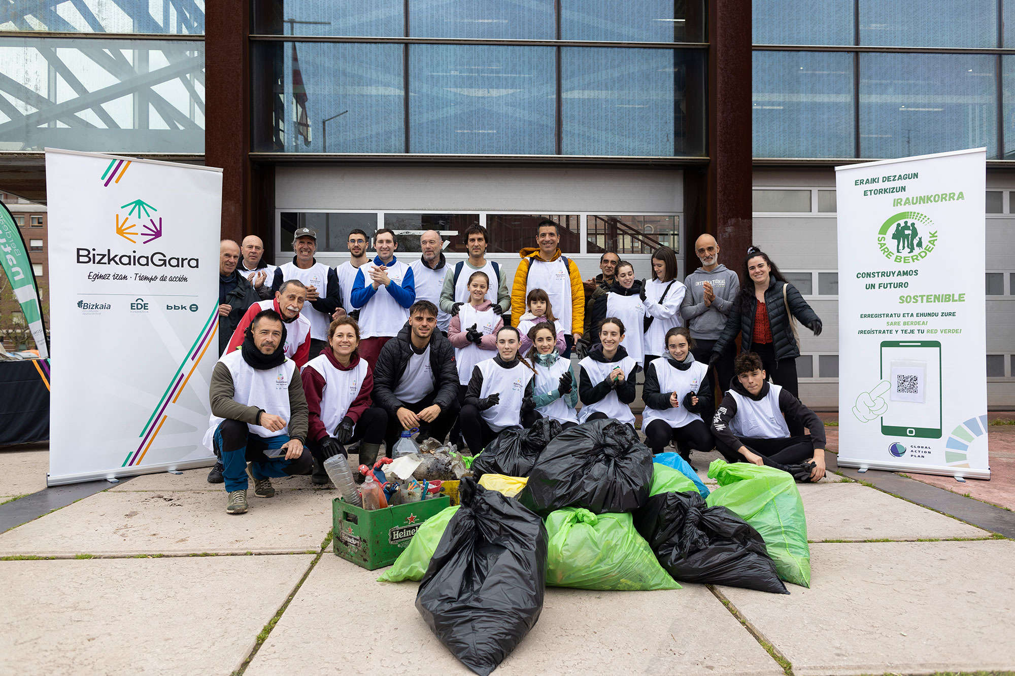 Activación Medioambiental: Experiencia limpieza del río Mañaria (Durango)