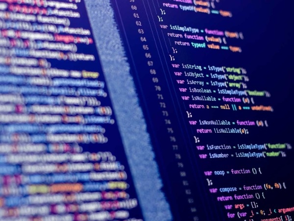 Imagen de una pantalla de ordenador con código de desarrollo web)