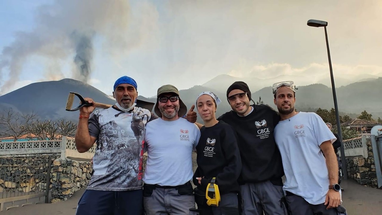 Boluntarioak La Palma uhartean)