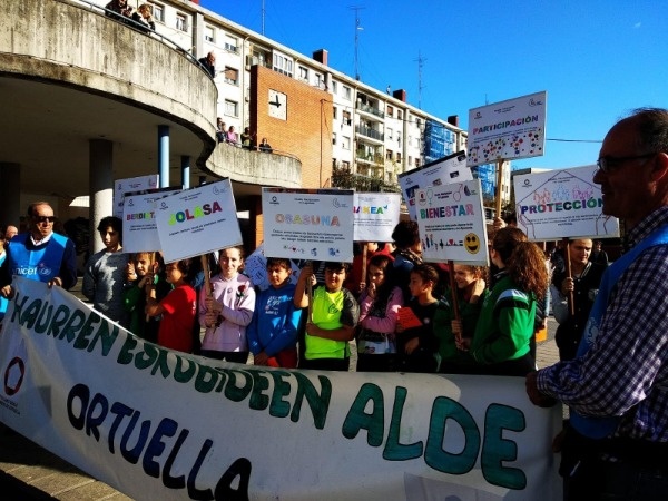 Haurren eskubideen aldeko martxa Ortuellan)