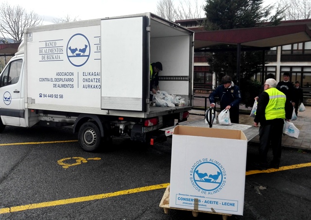Uno de los vehículos del Banco de Alimentos de Bizkaia)